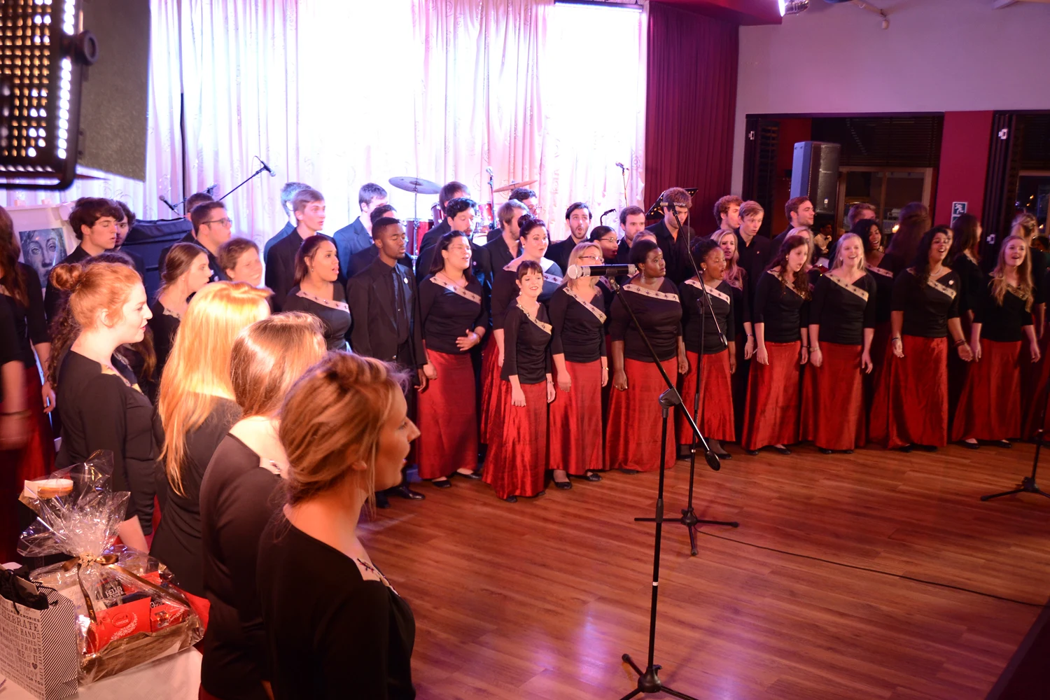 The US Choir entertained the guests
